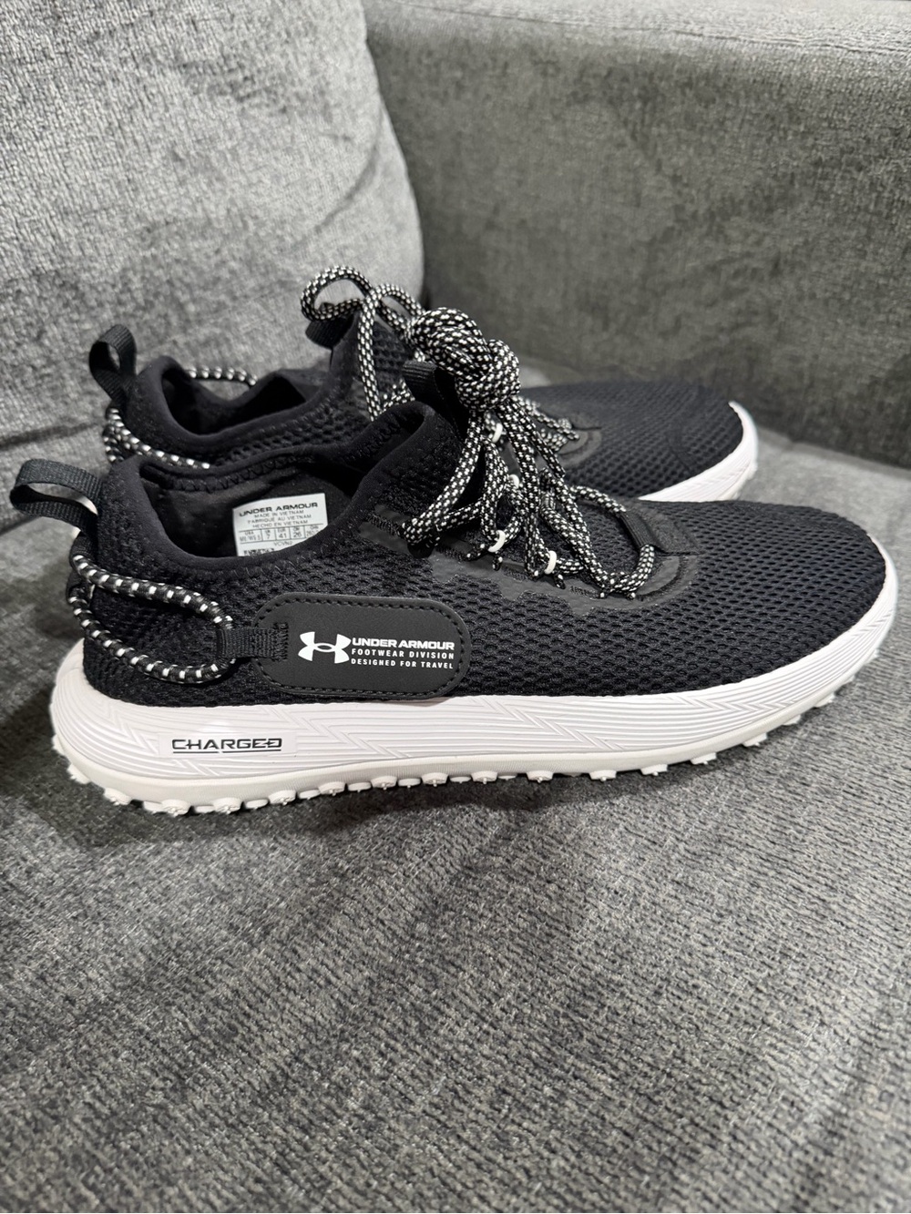 Under Armour Fat Tire Venture Charged Shoes M 8 W 9.5 Black White 3027562-002